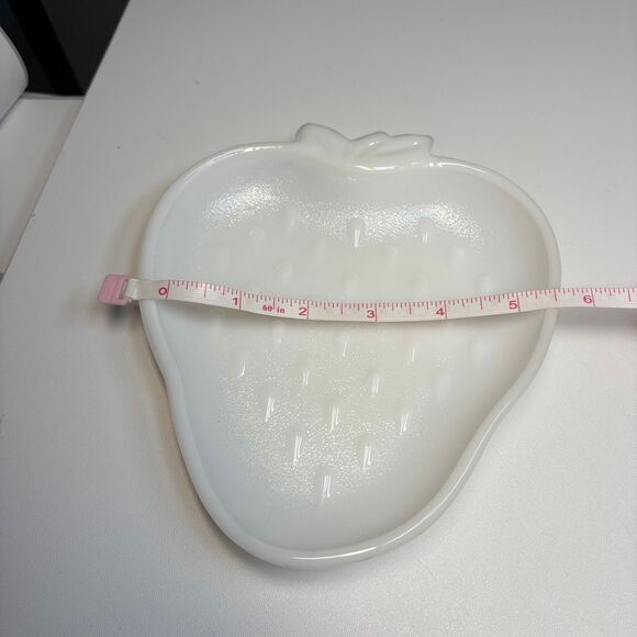 Vintage Milk Glass Strawberry Plate – 7x6 - Picture 5 of 5
